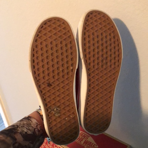 Red vans - Picture 2 of 3